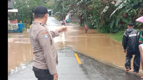 Air Sungai Meluap Belasan Rumah Di Kabupaten Malang Terendam Banjir