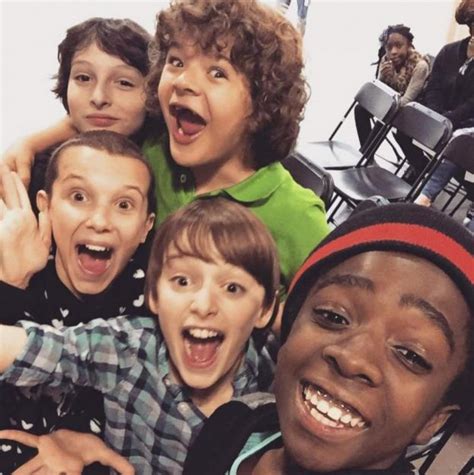 Fotos Fotos Stranger Things Detrás De Las Cámaras Imágenes Imágenes