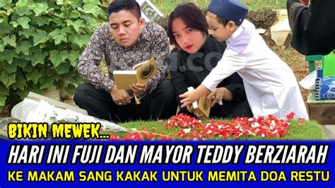 Bikin Mewek Ketika Fuji Dan Mayor Teddy Berziarah Ke Makam Sang