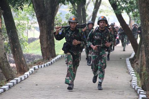 Adu Kecepatan Dan Kekuatan Fisik Prajurit Yonif Marinir Adu Cross