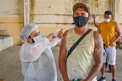 24 horas de vacina Depois de vacinar pessoas de 28 e 29 anos mutirão