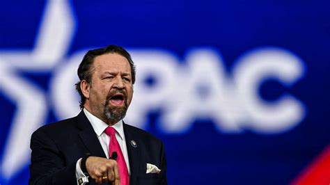 Gef Hrlich Und Unqualifiziert Trump Setzt Erneut Auf Gorka