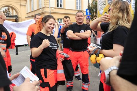 Protest Ratownik W Medycznych W Warszawie Ratownik Systemu