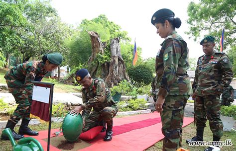 Colonel Commandant Of SLAWC Marks Official Visit To 2 V SLAWC Sri