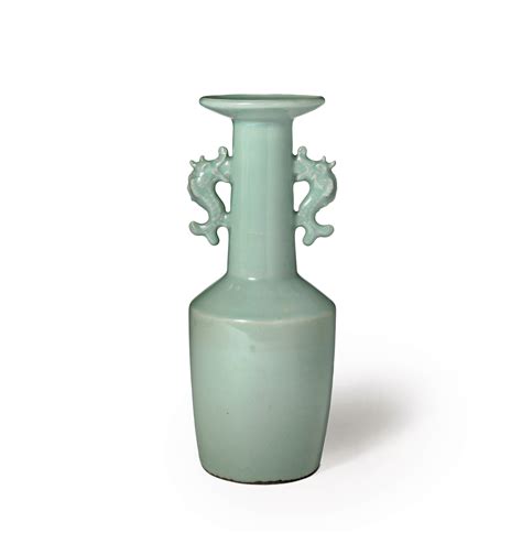 A VERY RARE LARGE LONGQUAN CELADON KINUTA VASE SOUTHERN SONG DYNASTY