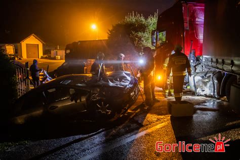 Gorlice Aktualno Ci Szymbark Osobowa Honda Z Impetem Uderzy A W