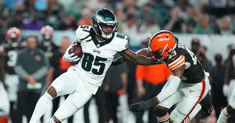 Eagles Tyrie Cleveland Moro Ojomo In Concussion Protocol After