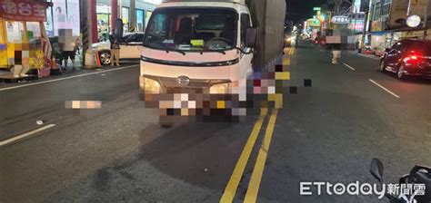 2女大生騎車看藝閣直撞違規轎車！1人噴飛對向遭貨車輾斃 Ettoday社會新聞 Ettoday新聞雲