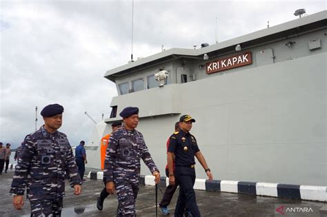 Penyambutan KRI Kapak Dan KRI Panah Di Armada III ANTARA News