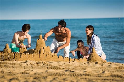 Summer holidays on the beach of Bibione, in Italy - Europa Tourist Group