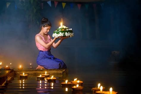 Loy Krathong Festival - Thai Festival - Guide to Thailand