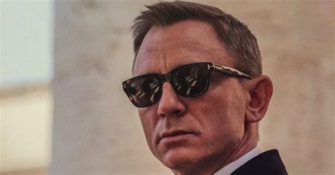 First No Time To Die Poster Reveals A Serious Daniel Craig In His Final Turn As 007 Maxim