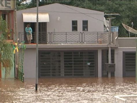 G Chuva Afeta Munic Pios E Mais De Mil Pessoas No Rs Diz