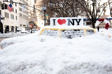 Powerful storm expected to hit NYC with heavy snow, high winds