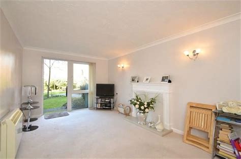 Bridge Court Springfield Meadows Weybridge Kt Bed Flat To Rent