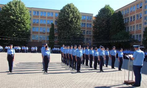 Foto De Elevi Din Clasa A Xi A De La Colegiul Militar Din Alba