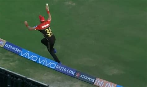 IPL 2018: Tim Southee grabs a brilliant catch on the boundary