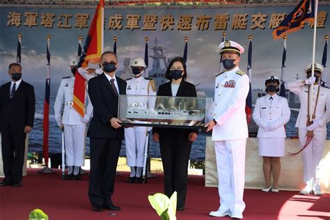 蔡總統主持塔江軍艦成軍 見證國艦國造新里程 即時軍聞 蔡總統主持塔江軍艦成軍 見證國艦國造新里程 青年日報