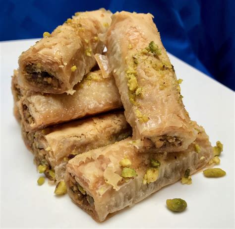 Pistachio Saragli Rolled Baklava Glyká Sweets