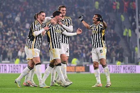 Two Stunning Vlahovic Strikes Earn Juventus The Win Against Sassuolo