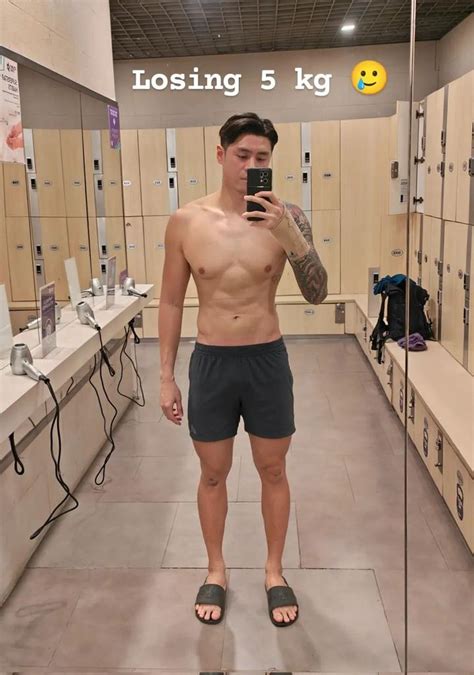 Mrvvip On Twitter Glenn Victor Shirtless Mirror Selfie Sportwatch