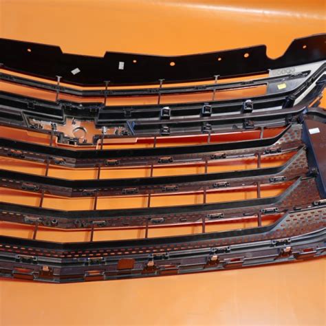 Chevy Traverse Grille 2018 2019 2020 2021 Chrome 23376134 Oem