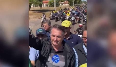 VÍDEO Bolsonaro é ovacionado ao ser recebido por aliados e apoiadores