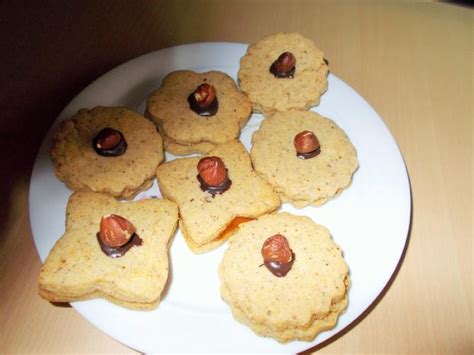 Haselnuss Pl Tzchen Mit Aprikosenmarmelade Rezept Kochbar De