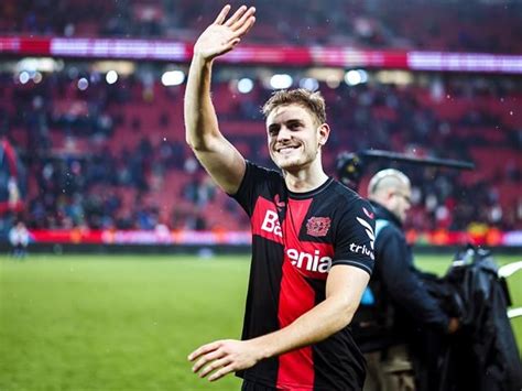 Josip Stanisic Plötztlich Bei Bayer 04 Leverkusen Unverzichtbar