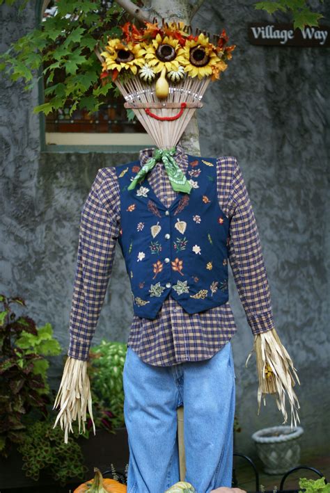 Pin By Annette Smith On Scarecrow Scarecrow Scarecrows For Garden