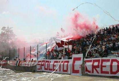 Adattabilità dose tracciare stadio di spoleto Fermarsi presso bianca