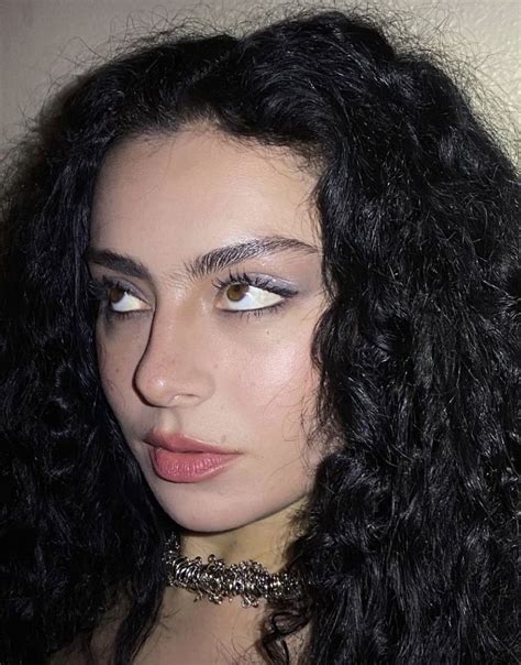 Pin By Taisa On Makeup In 2024 Charli Xcx Eye Makeup Singer