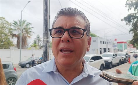 Alcalde de Mazatlán supervisa últimos detalles de la escultura de El Venado