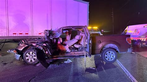 Highway 62 Southbound Closed After 18 Wheeler Collision