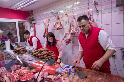 Slobodna Dalmacija Zvuči poznato Badnjak je uskoro sve zatvara a