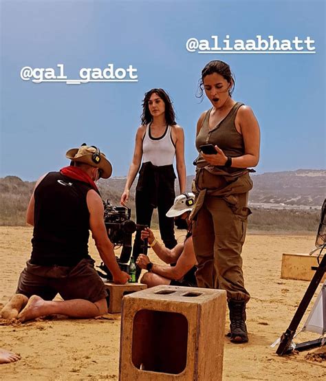 Central Gal Gadot On Twitter Gal Gadot E Alia Bhatt Nos Bastidores