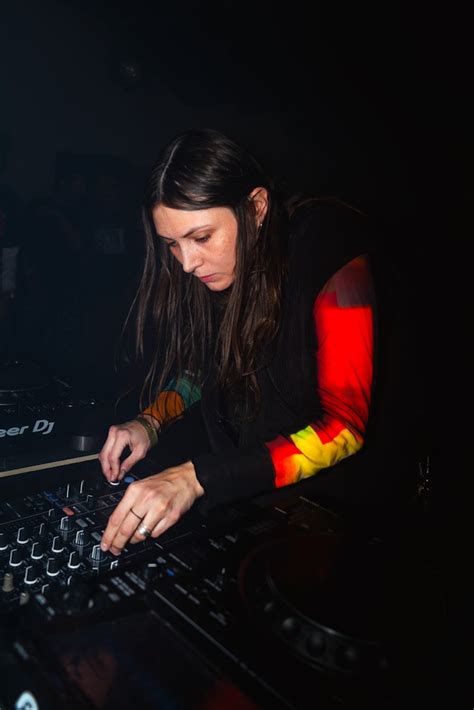 doss   dj playing extroverted sets  introverts