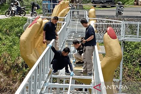 Tourist Falls To Her Death After Glass Bridge In Indonesia Park Shatters Police Investigations