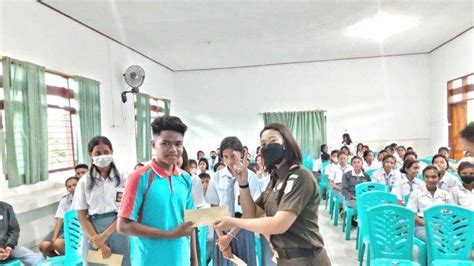 Kejaksaan Negeri Rote Ndao Laksanakan Program Jaksa Masuk Sekolah Di