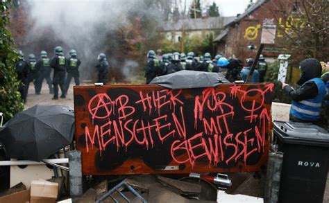 L Tzerath R Umung So L Uft Der Polizei Einsatz Fotos