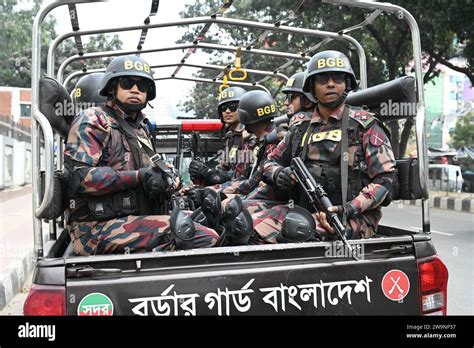 I Membri Della Border Guard Bangladesh BGB Stanno Di Guardia In Una