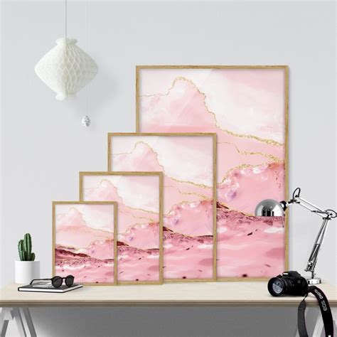 Bild Mit Rahmen Abstrakte Berge Rosa Mit Goldenen Linien Hochformat