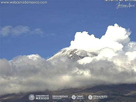 El volcán Popocatépetl emite 10 exhalaciones y 13 minutos de tremor