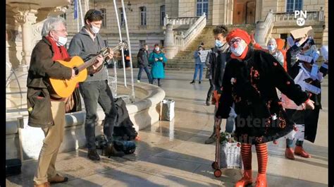 Vidéos Les acteurs de la culture manifestent à Évreux en Normandie