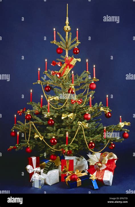 Weihnachtsbaum Geschmueckt Geschenke Stillleben Weihnachten