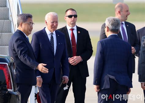 포토 박진 장관 영접 받는 바이든 美대통령 네이트 뉴스