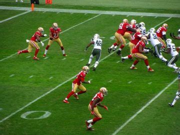 What is an Edge Rusher in Football? (Full Explanation)