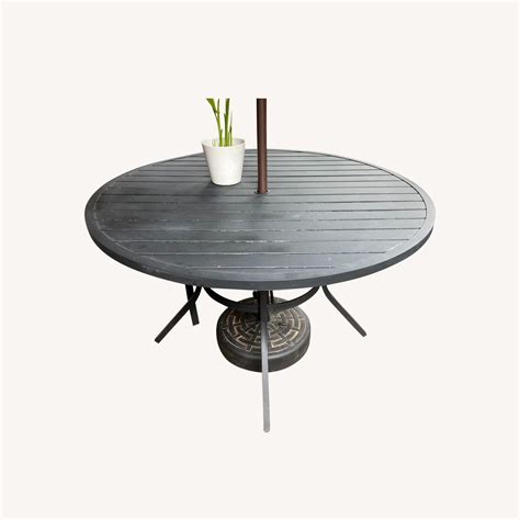 Round Outdoor Patio Table - AptDeco