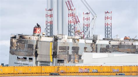 Beschädigter Frachter in Hafen wie sicher sind Autotransporte NOZ