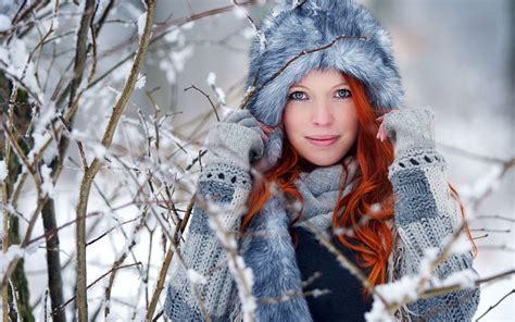 Women Redhead Model Hat Snow Winter Blue Fashion Fur Beanie